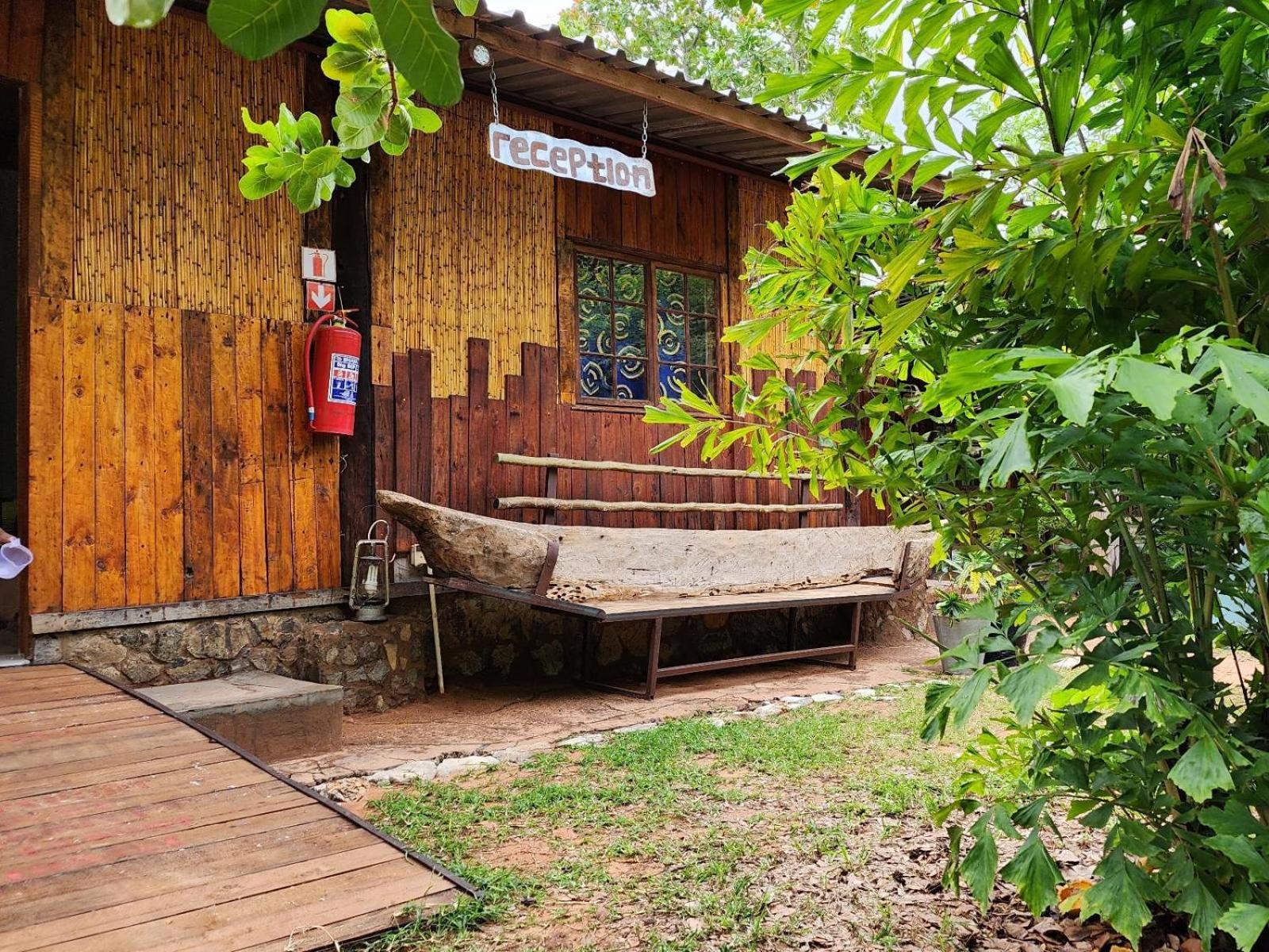 Nxabii Cottages Kasane Extérieur photo